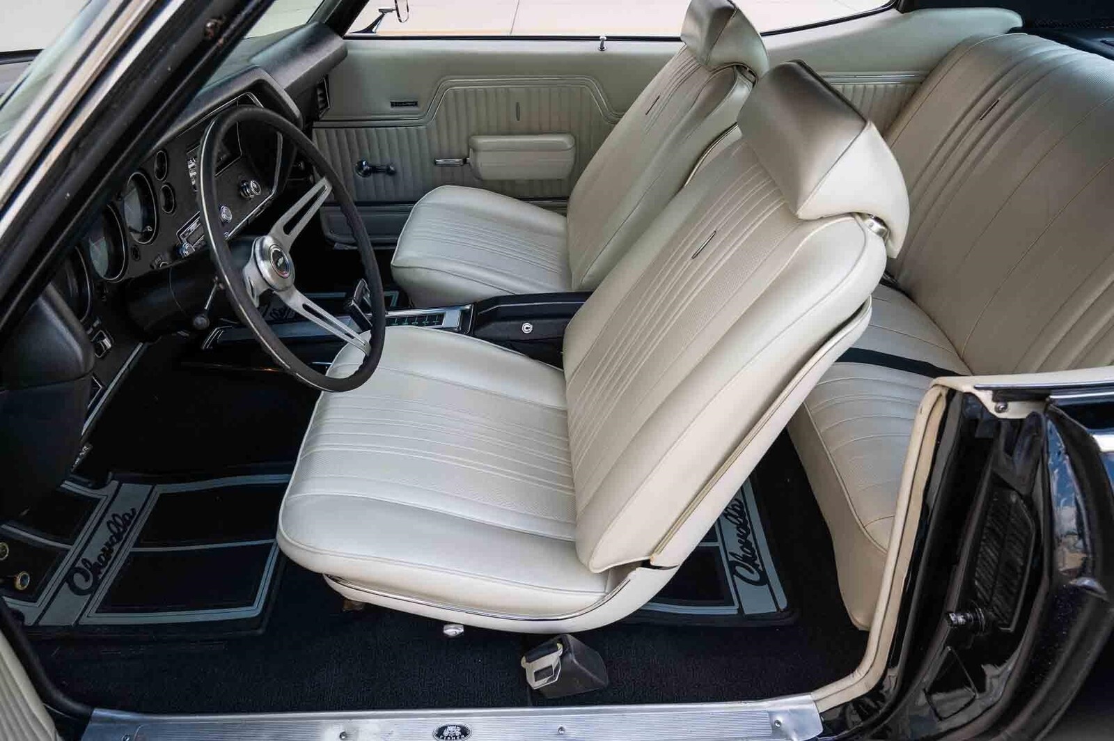 1970 Chevrolet Malibu Factory Tuxedo Black, Rare Options, Stunning Condi - photo 11