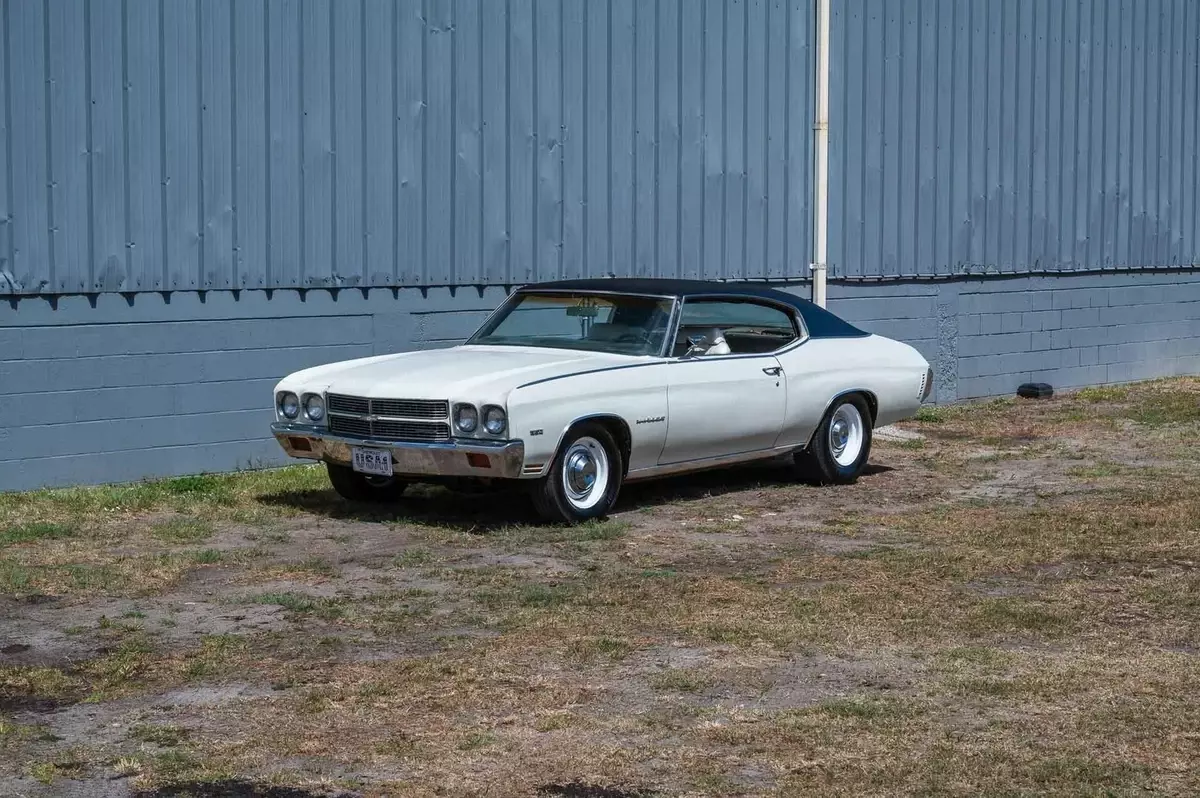 1970 Chevrolet Malibu Survivor, Factory AC, Original Classic White 1970 Chevrolet Malibu Survivor, Factory AC, Original