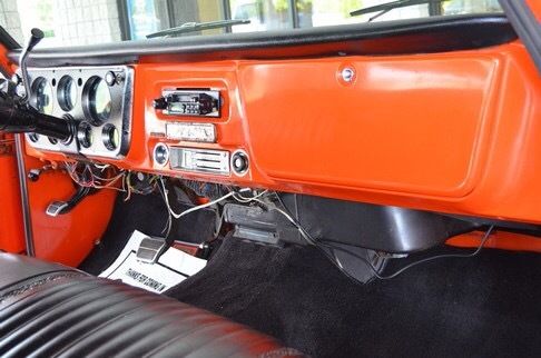 1970 Chevrolet Suburban - photo 11