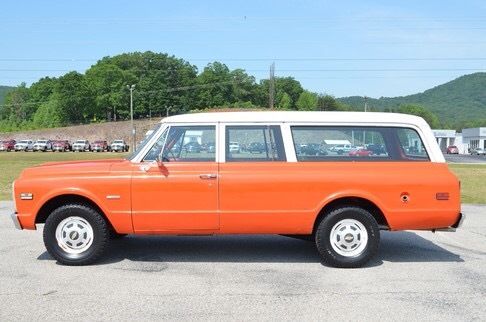 1970 Chevrolet Suburban - photo 2