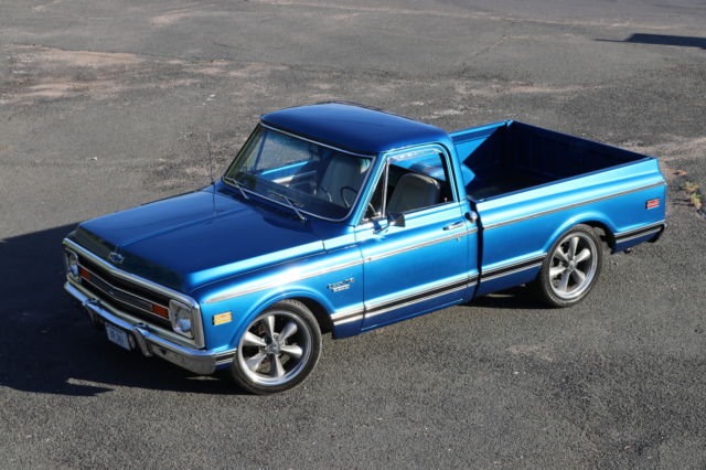 1970 Chevy C-10 Pickup Truck, Short Bed, Big Block, Blue, 20" wheels, Hot Rod 1970 Chevrolet C-10 Custom