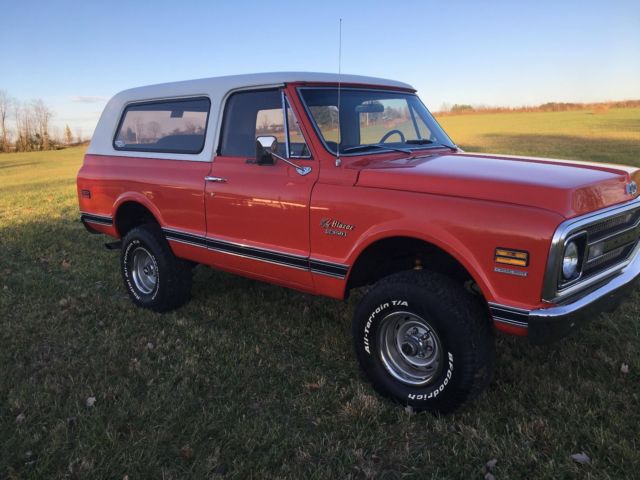 1970 CHEVY K5 BLAZER 4X4 FACTORY 'CST' AC Factory Tach RED & WHITE 350 4 speed 1970 Chevrolet Blazer CST