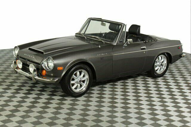 1970 Datsun 311 -- - photo 3
