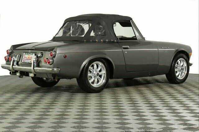 1970 Datsun 311 -- - photo 8