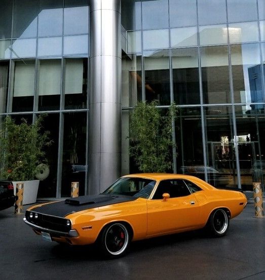 1970 DODGE CHALLENGER 440 HEMI 5.7 Lt - RESTOMOD XV001 - 614 Miles -1 of a Kind! 1970 Dodge Challenger