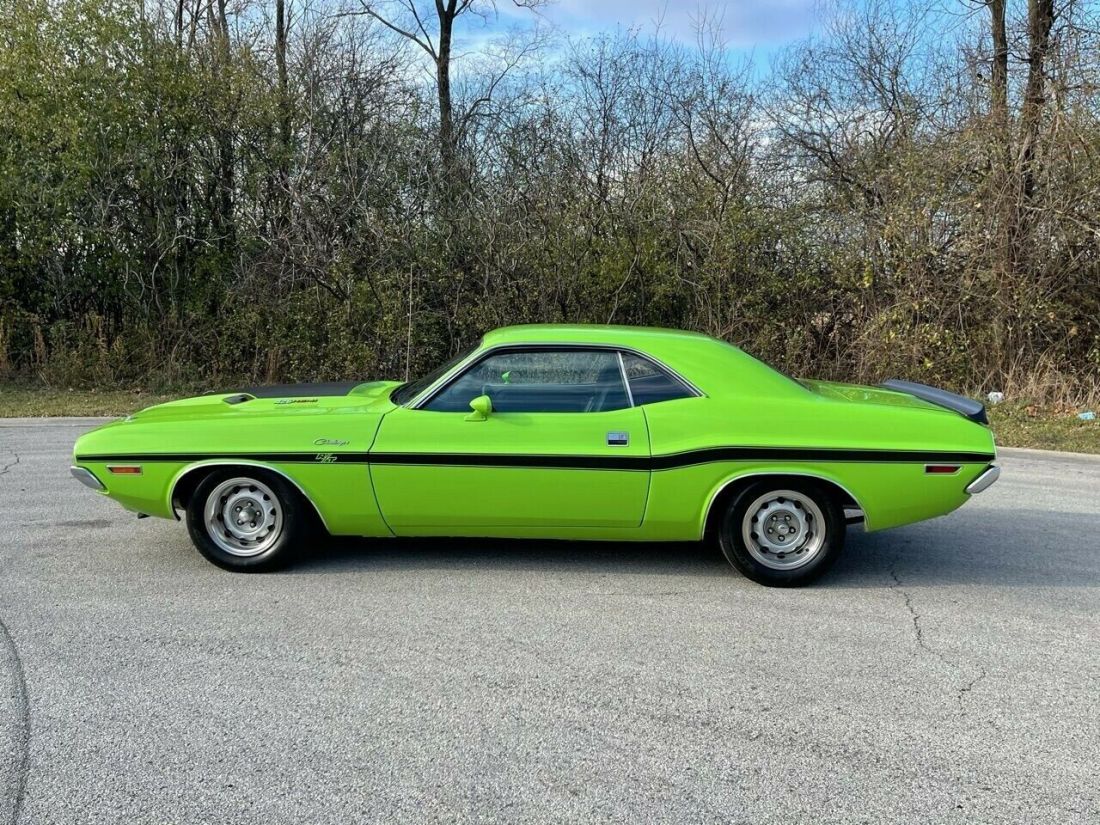 1970 Dodge Challenger RESTORED 426 HEMI 4 SPD PISTOL GRIP DANA 60 - photo 5