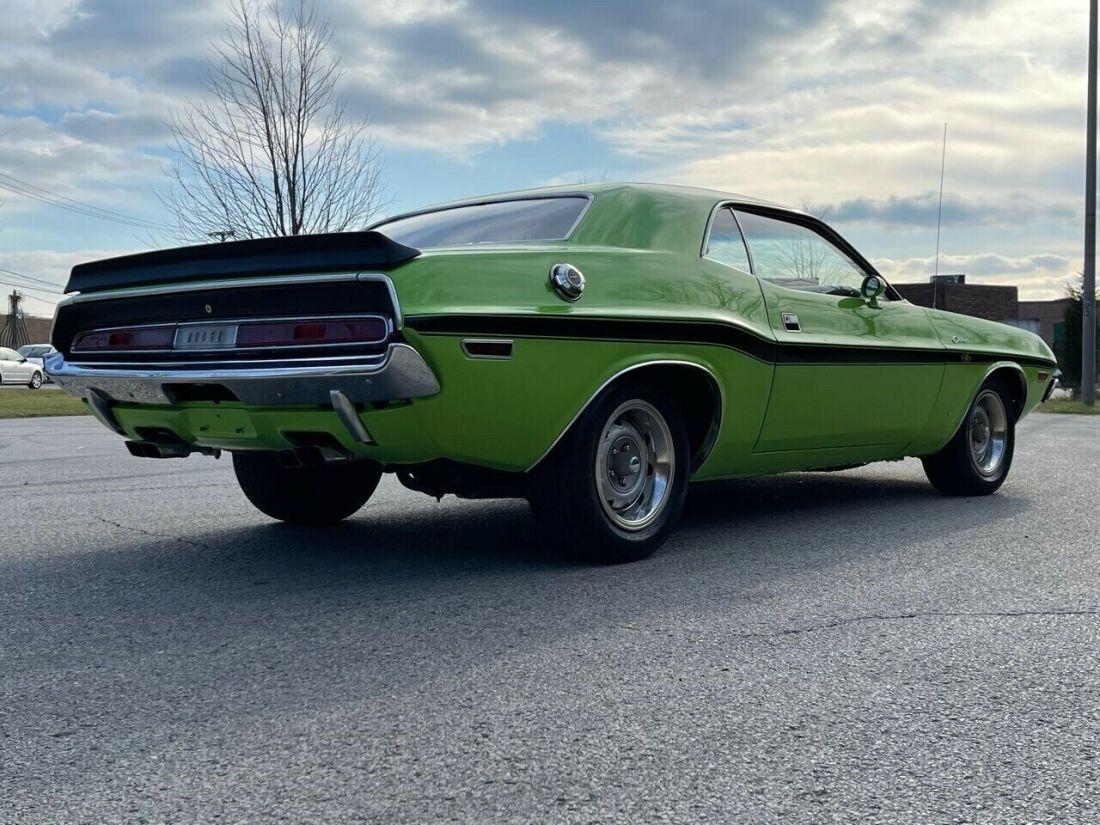 1970 Dodge Challenger RESTORED 426 HEMI 4 SPD PISTOL GRIP DANA 60 - photo 8