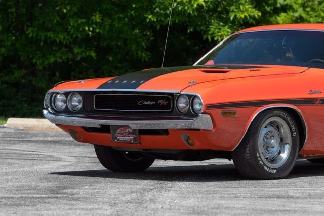 1970 Dodge Challenger R/T 4 Speed - photo 4