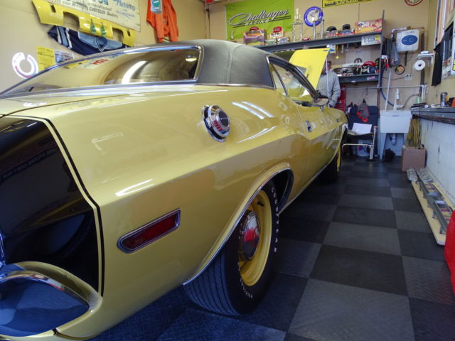 1970 Dodge Challenger R/T Hardtop 2-Door - photo 12