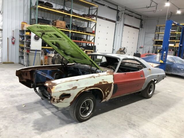 1970 Dodge Challenger RT Project Car with non original engine and transmission. 1970 Dodge Challenger RT