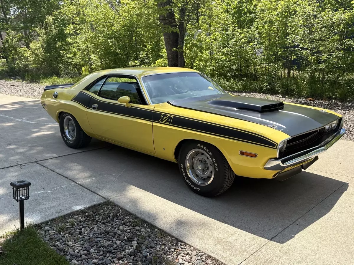 1970 Dodge Challenger Sportscar Yellow 1970 Dodge Challenger