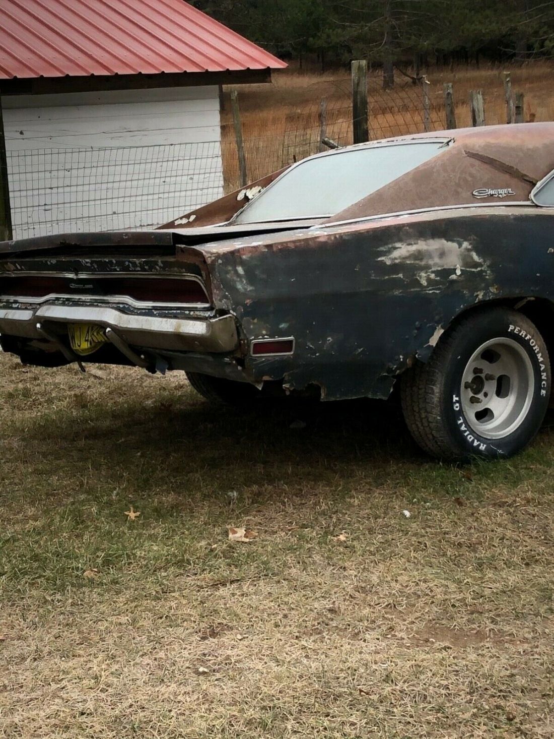 1970 dodge charger 318 auto.  Very rusty , very rusty 1970 Dodge Charger