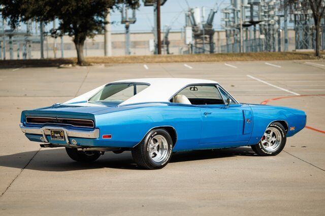 1970 Dodge Charger 6.1 HEMI 6 Speed Custom Restomod - photo 8