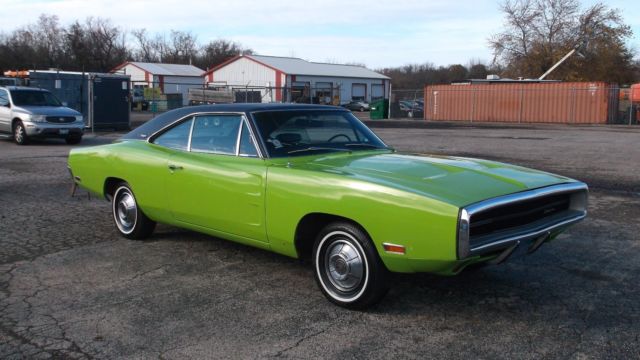1970 Dodge Charger with black vinyl roof - photo 2