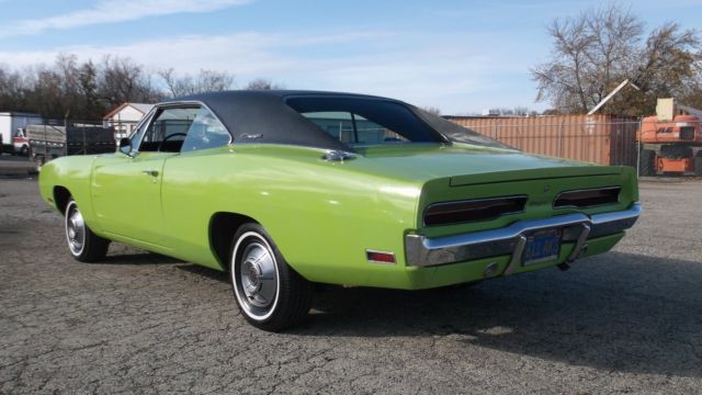 1970 Dodge Charger with black vinyl roof - photo 3