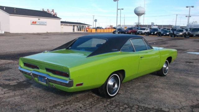 1970 Dodge Charger with black vinyl roof - photo 4