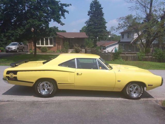1970 Dodge Coronet Superbee 383 Magnum Standard 4 Speed with Hurst Pistol Grip 1970 Dodge Coronet Chrome in Excellent Conditioning