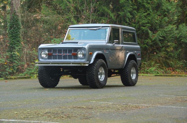 1970 Ford Bronco 4X4 Sport 302 V8 with Power-Steering & Front Disc Brakes 1970 Ford Bronco Sport