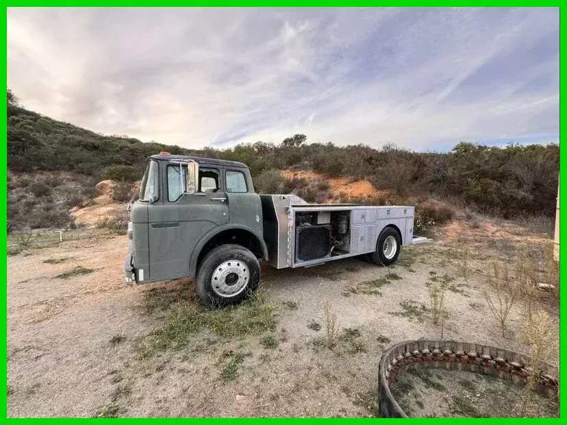 1970 Ford C7000 Automatic New 8.3L Cummins Allison Transmission Fresh Tires 1970 Ford C7000 Cabover Utility Truck