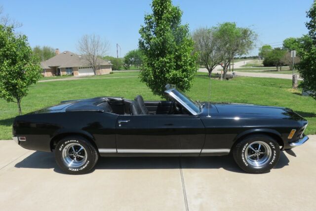 1970 Ford Convertible Mustang 302 F-CODE Power Top & Power steering 1970 Ford Mustang Convertible