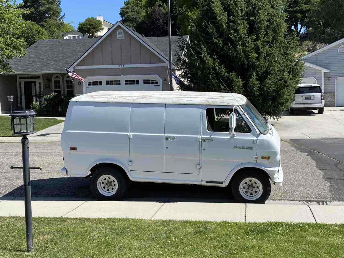 1970 Ford Econoline E100 - photo 3