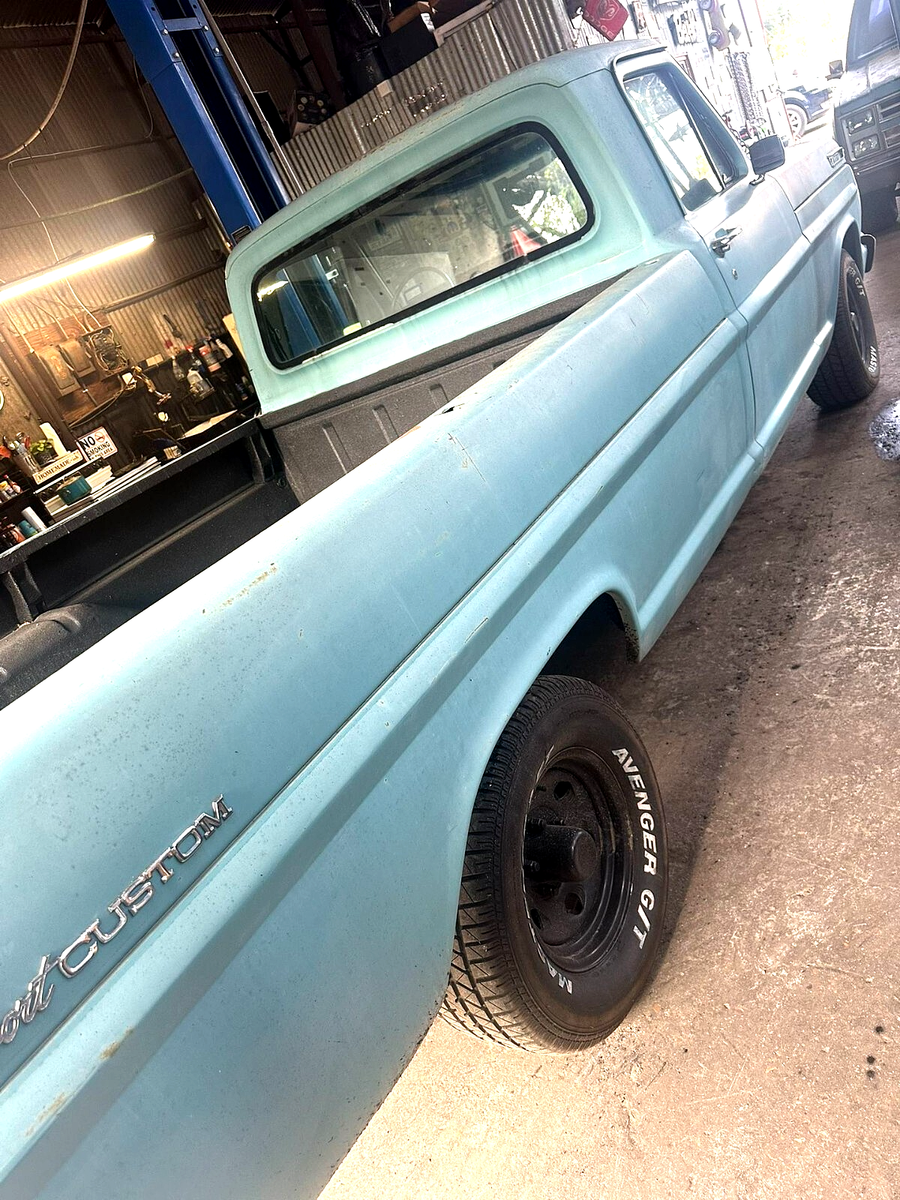 1970 Ford F-100 390 Big Block V8! - photo 2