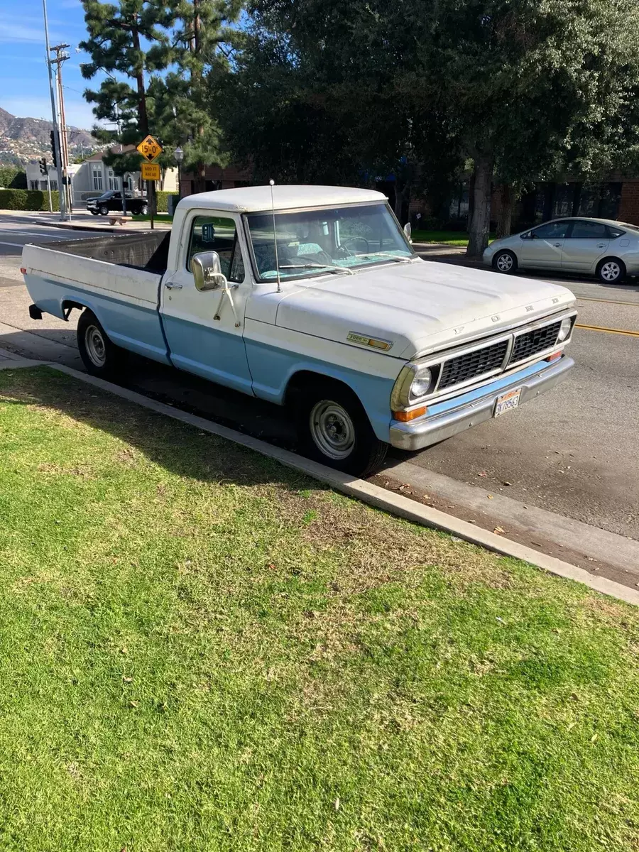 1970 Ford F100 White RWD Manual Two tone 1970 Ford F100 Two tone
