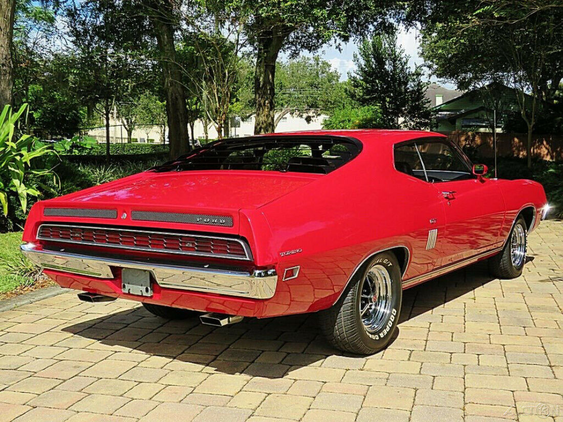1970 Ford Torino 24k Miles GT 4-Speed Very Rare Laser Straight ! - photo 3