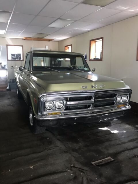 1970 GMC CAMPER SPECIAL , in excellent condition , 2wd , londbed 1970 GMC 1/2 Ton Pickup