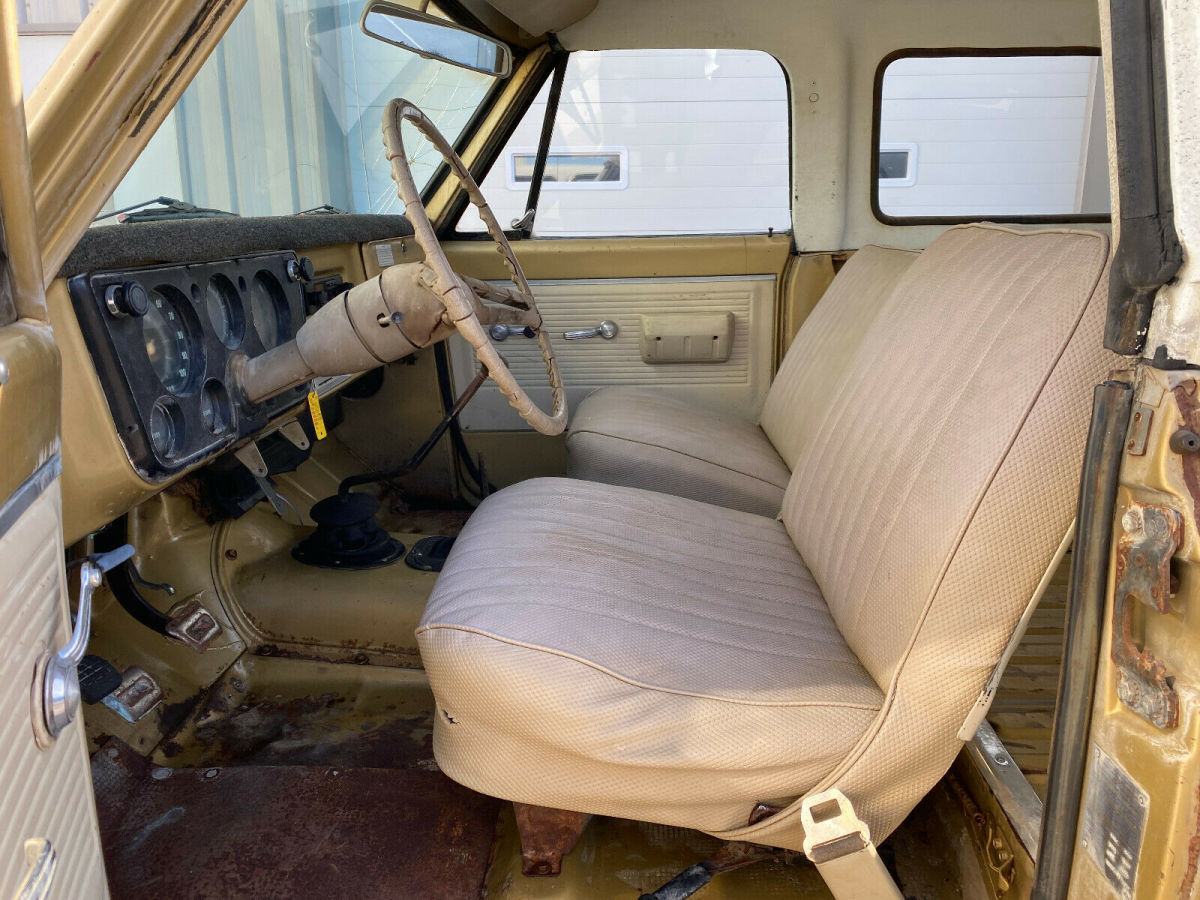 1970 GMC Jimmy K5, 350ci  5.7L - V8 - 4 Speed, 4x4, Gold - photo 10