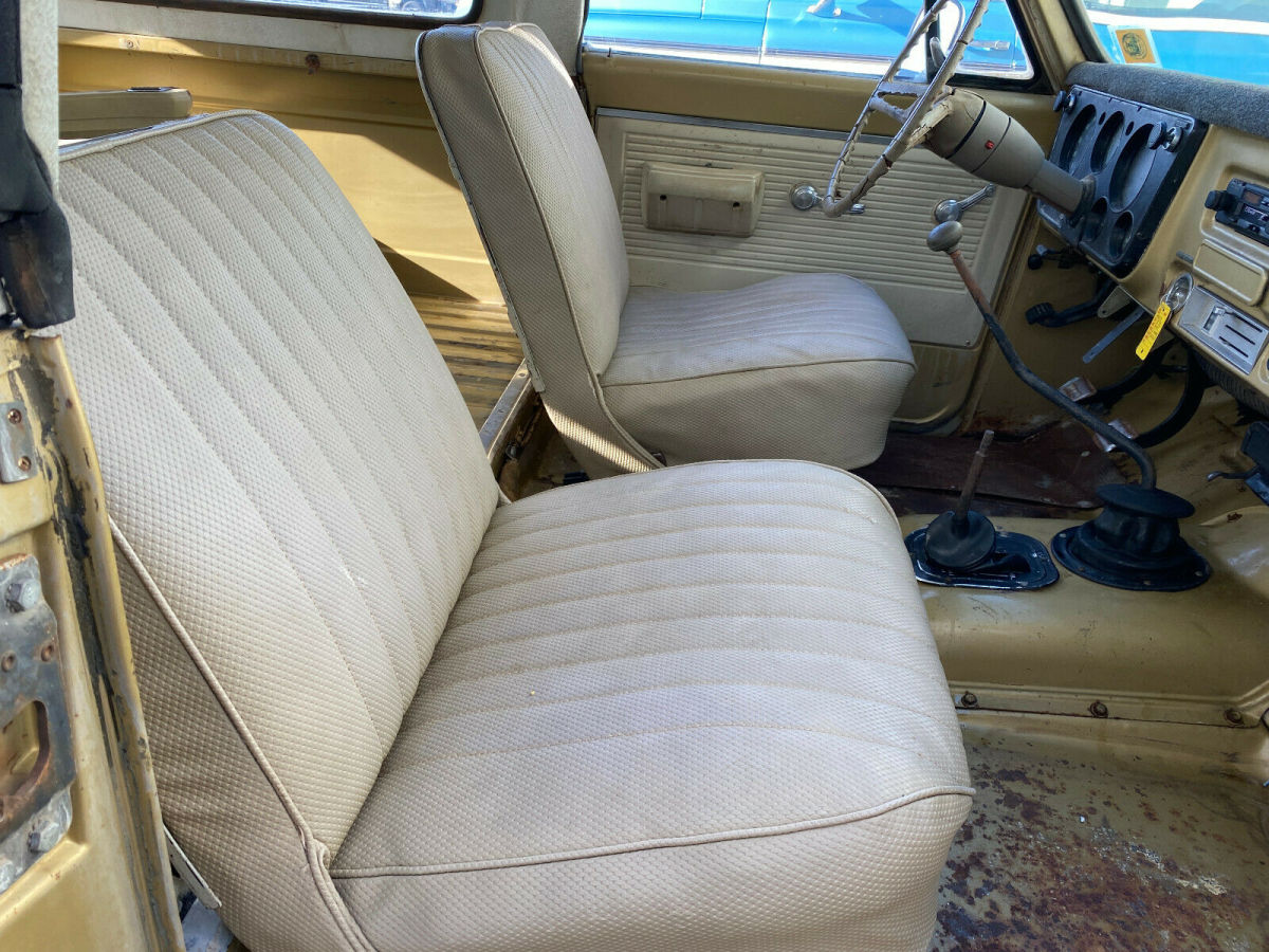 1970 GMC Jimmy K5, 350ci  5.7L - V8 - 4 Speed, 4x4, Gold - photo 11