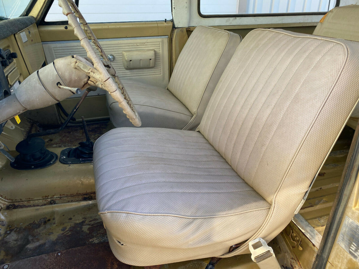 1970 GMC Jimmy K5, 350ci  5.7L - V8 - 4 Speed, 4x4, Gold - photo 12