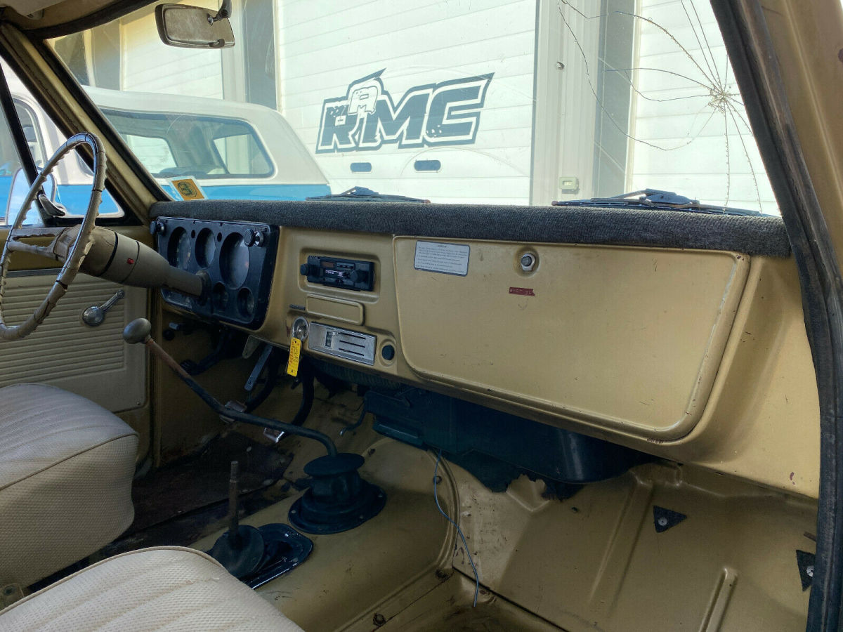 1970 GMC Jimmy K5, 350ci  5.7L - V8 - 4 Speed, 4x4, Gold - photo 13