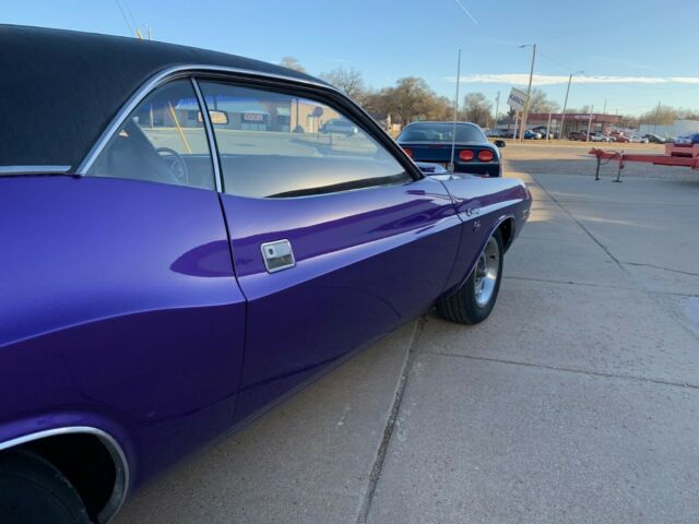 1970 Dodge Challenger - photo 4