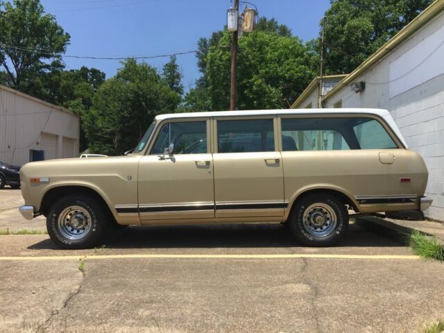 1970 International Harvester Travelall 1100 automatic 1970 International Harvester 1100