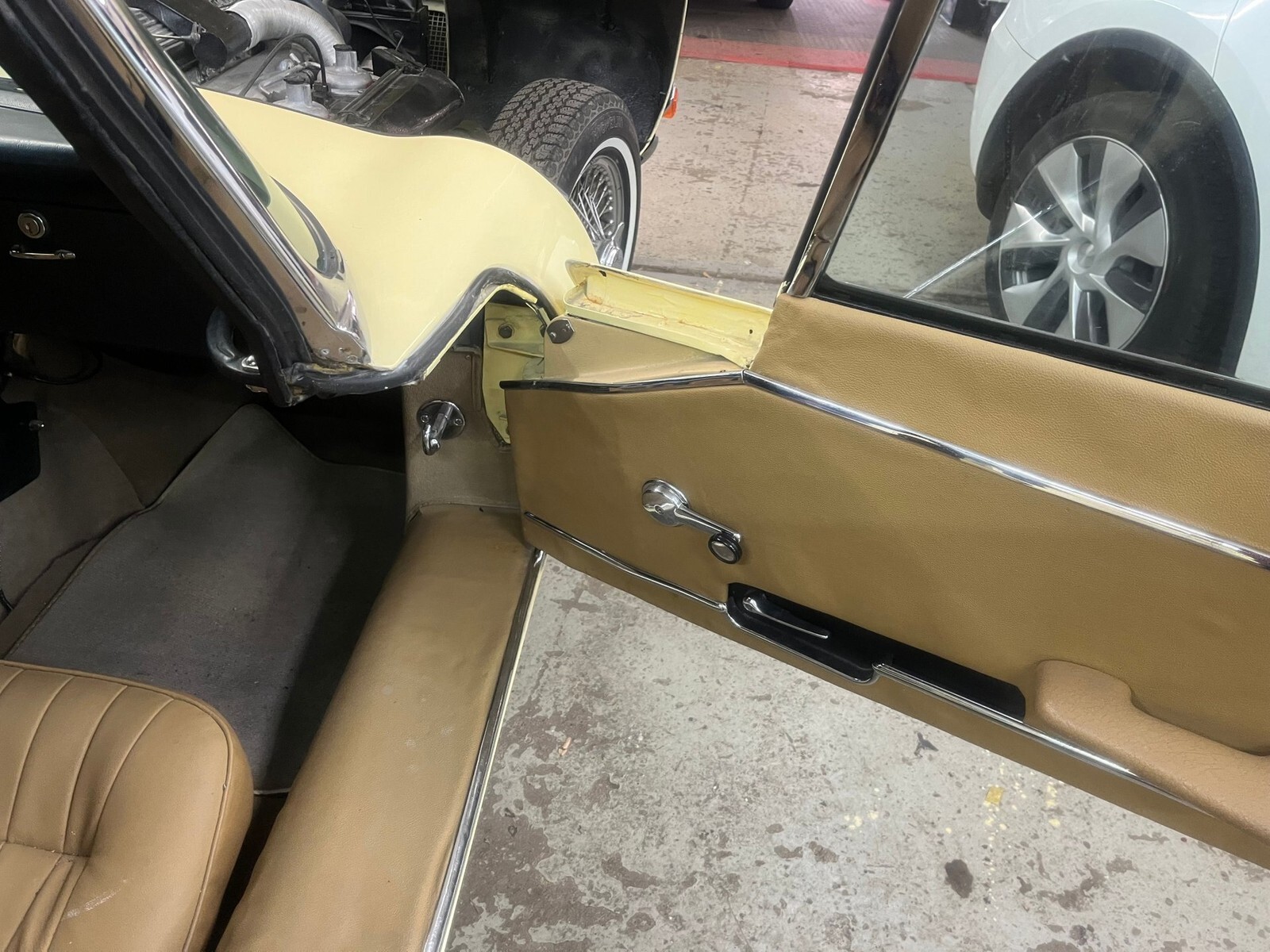1970 Jaguar XKE Jaguar XKE Convertible, Unrestored, Yellow/Tan - photo 13