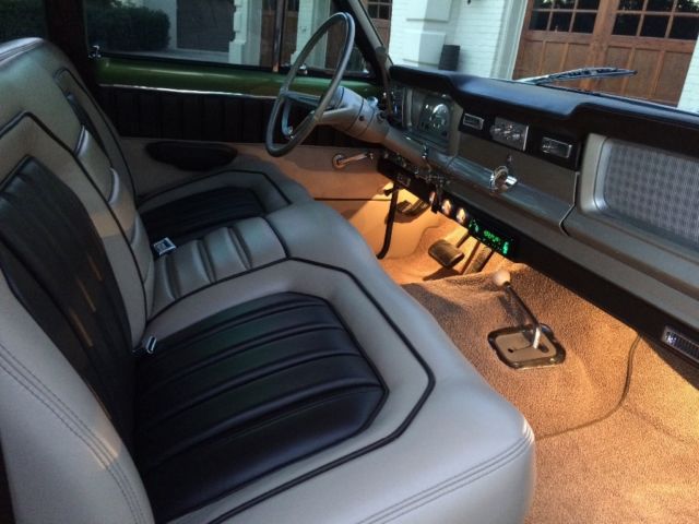 1970 Jeep Wagoneer - photo 4
