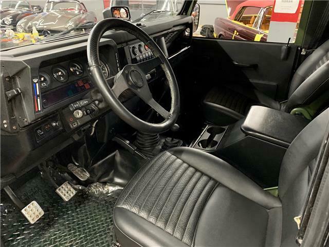1970 Land Rover Defender - photo 8