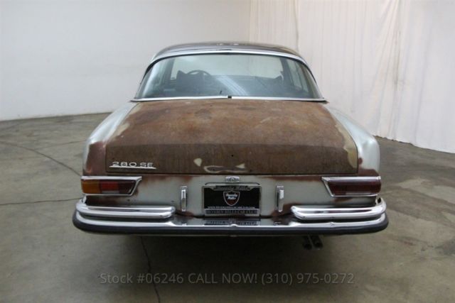 1970 Mercedes-Benz 200-Series Low Grille - photo 11