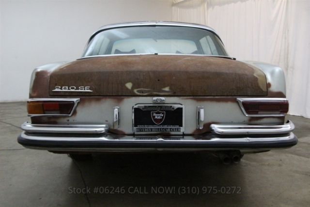 1970 Mercedes-Benz 200-Series Low Grille - photo 12
