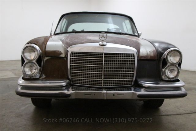 1970 Mercedes-Benz 200-Series Low Grille - photo 3