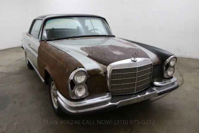 1970 Mercedes-Benz 200-Series Low Grille - photo 5