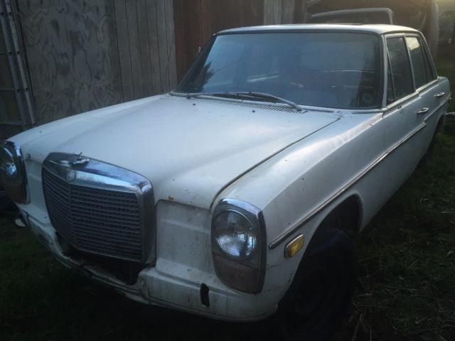 1970 Mercedes-Benz 200-Series - photo 3