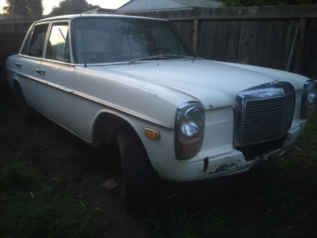 1970 Mercedes-Benz 200-Series - photo 4