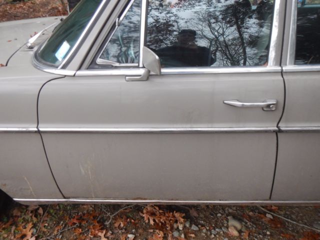 1970 Mercedes-Benz 200-Series - photo 3
