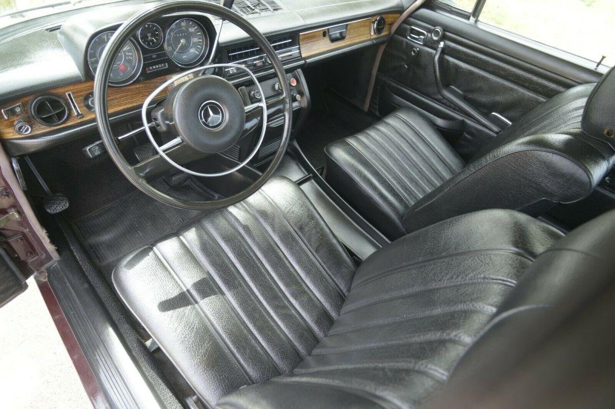 1970 Mercedes-Benz 200-Series SEDAN - photo 11