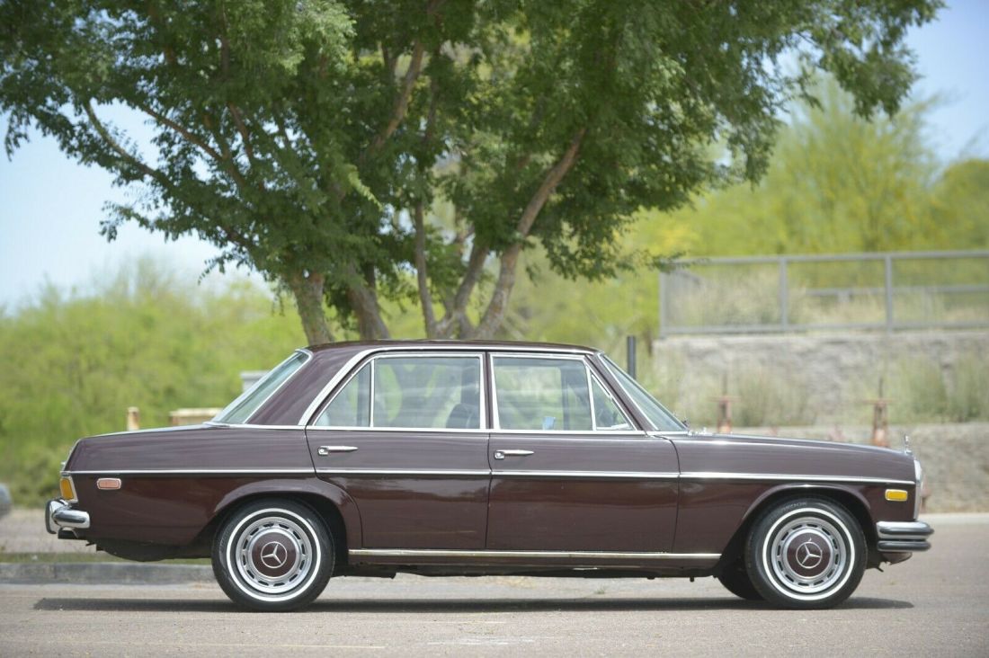 1970 Mercedes-Benz 200-Series SEDAN - photo 2