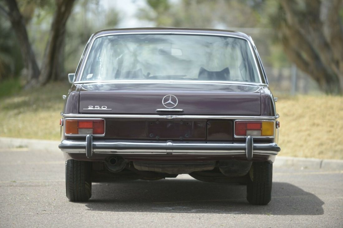 1970 Mercedes-Benz 200-Series SEDAN - photo 6