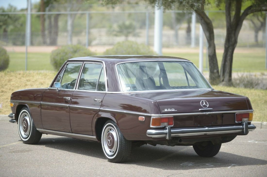 1970 Mercedes-Benz 200-Series SEDAN - photo 7