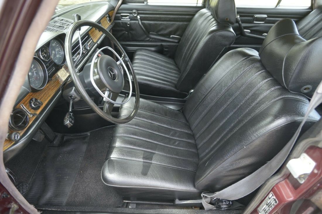 1970 Mercedes-Benz 200-Series SEDAN - photo 9